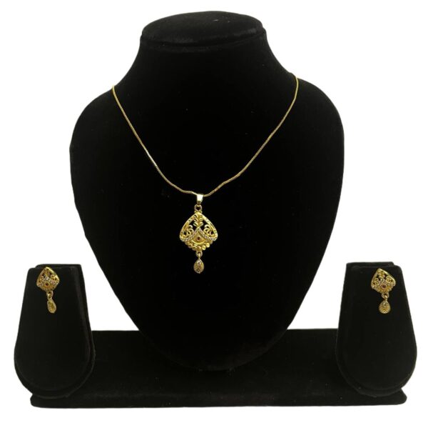 Designer Anti-Tarnish Jewelry Set for Women | Elegant Pendant with Earrings & 18-Inch Chain | Real Gold Look | Everyday & Party Wear